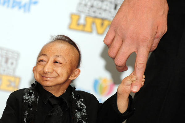 shortest person in world. march ,he ping worlds shortest